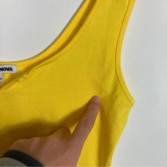 Bundle of 4 Crop Tops- 3 Tanks, 1 Tee- Size Small - Picture 12 of 16